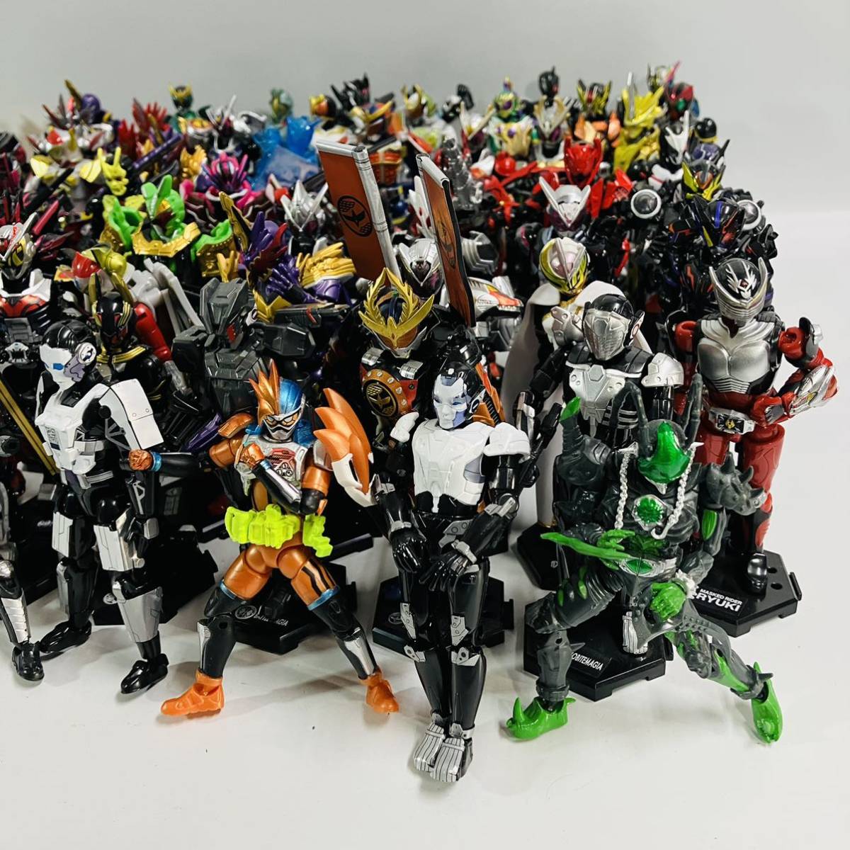 まとめ現状品】仮面ライダー 装動 100体超 ミニフィギュア 大量 セット 