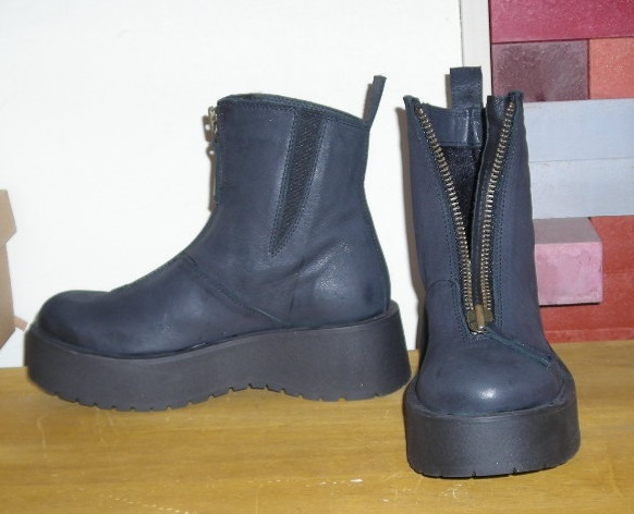 新品☆BUENO★高級本革製の厚底センタージップブーツ☆チャコールグレー☆22.5㎝