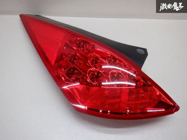 日産純正 Z33 フェアレディZ 後期 テールライト テールランプ 左 左側 助手席 D020 LED点灯確認済です。 棚