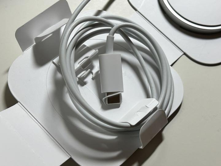 【美品】MagSafe Charger - P Charger MagSafe Wireless Plus&frasl;16 Pro&frasl;16 Adaptor