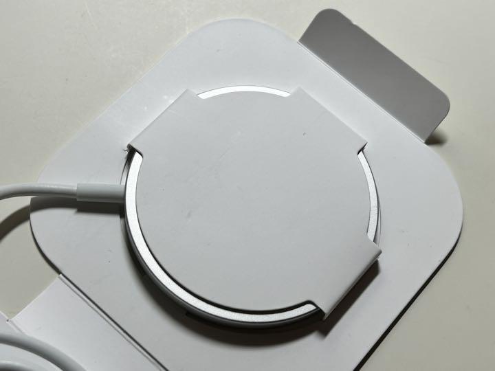 【美品】MagSafe Charger - P Charger MagSafe Wireless Plus&frasl;16 Pro&frasl;16 Adaptor