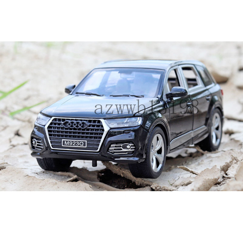 アウディ Q7 1/24 SUV 発声 発光 リターン 音声真似 ドア トランクパネルが開閉可能 置物 コレクション 箱入れ プレゼント_10