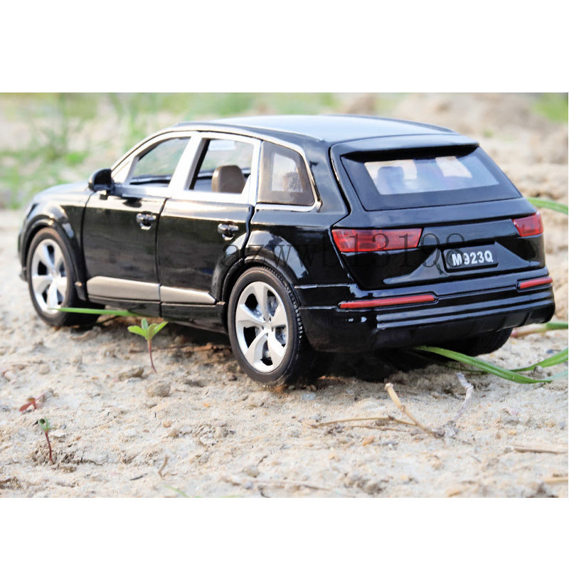 アウディ Q7 1/24 SUV 発声 発光 リターン 音声真似 ドア トランクパネルが開閉可能 置物 コレクション 箱入れ プレゼント_7