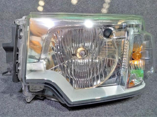 新作，大得価 NV100クリッパー GBD-U71V 左ヘッドランプASSY 3EN