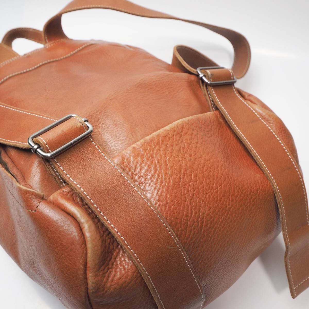 H 1203 MANO FECE（マノフェス） レザーリュック|mercariメルカリ官方