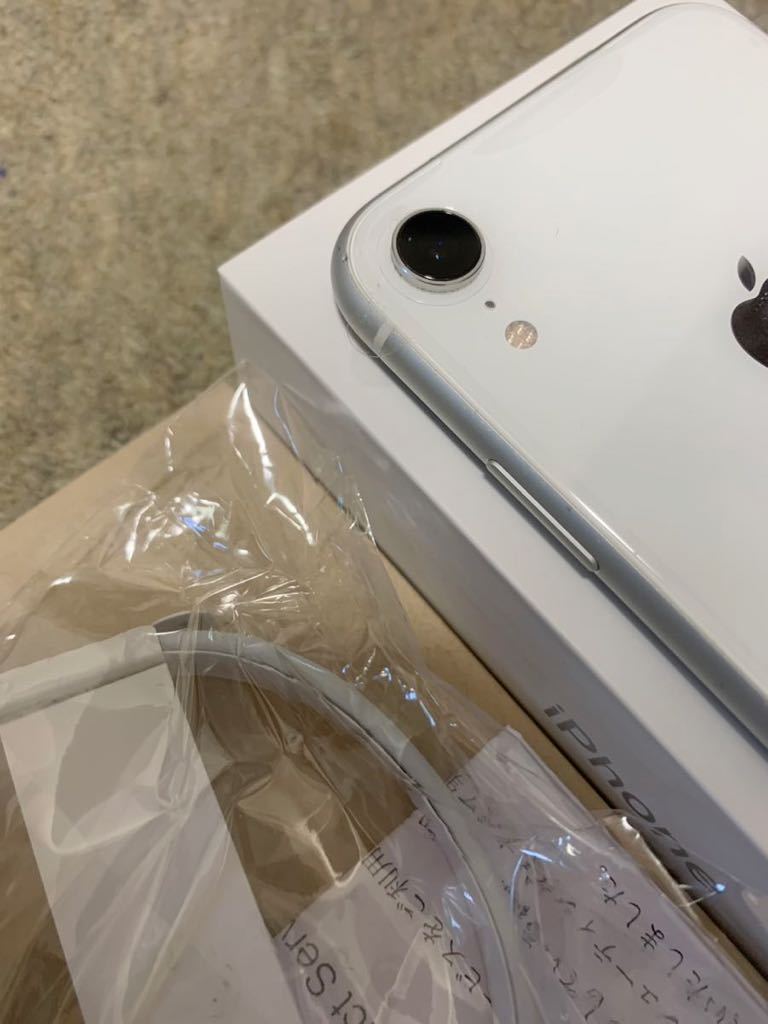 iPhone XR 128gb simフリー ホワイト ／Appleバッテリー交換品 新品