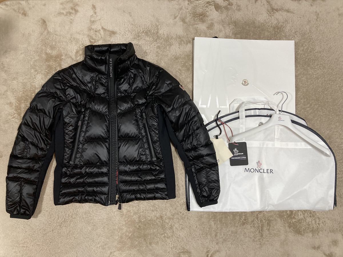 MONCLER モンクレール 、ダウンジャケット 、昨年12月月、有名百貨店内直営ブティック購入品、着用時間4、５時間、購入時付属品全て。