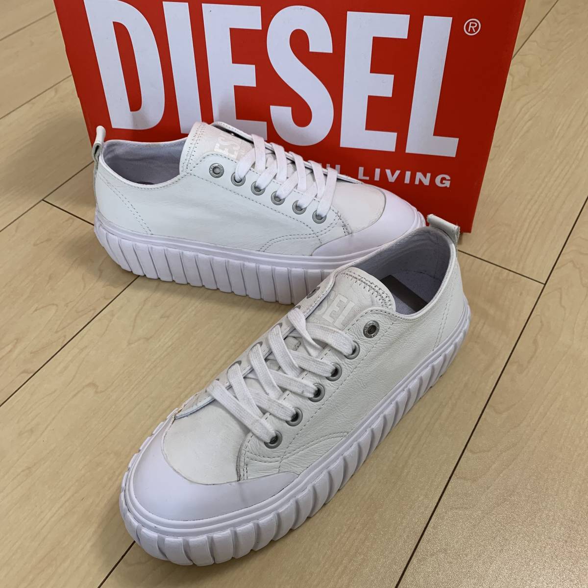 《新品 未使用/箱付き/定価28，600円》DIESEL ディーゼル レディース 牛革 レザー 厚底 ローカット スニーカー 2