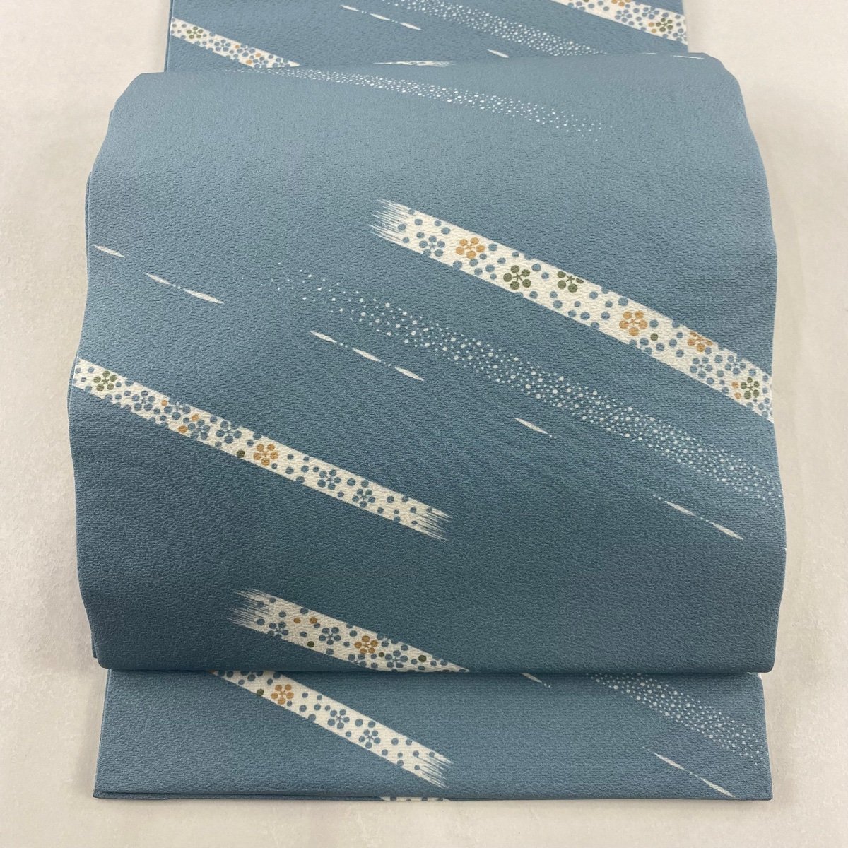 袋帯 美品 名品 紬地 華文 花唐草 相良刺繍 紫 お太鼓柄 正絹 【中古