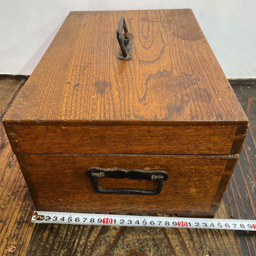 た19遠/ 古道具箱 道具箱 木箱 木製 金具 銭箱 鍵穴 ビンテージ