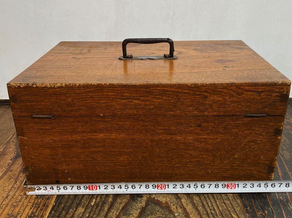 た19遠/ 古道具箱 道具箱 木箱 木製 金具 銭箱 鍵穴 ビンテージ