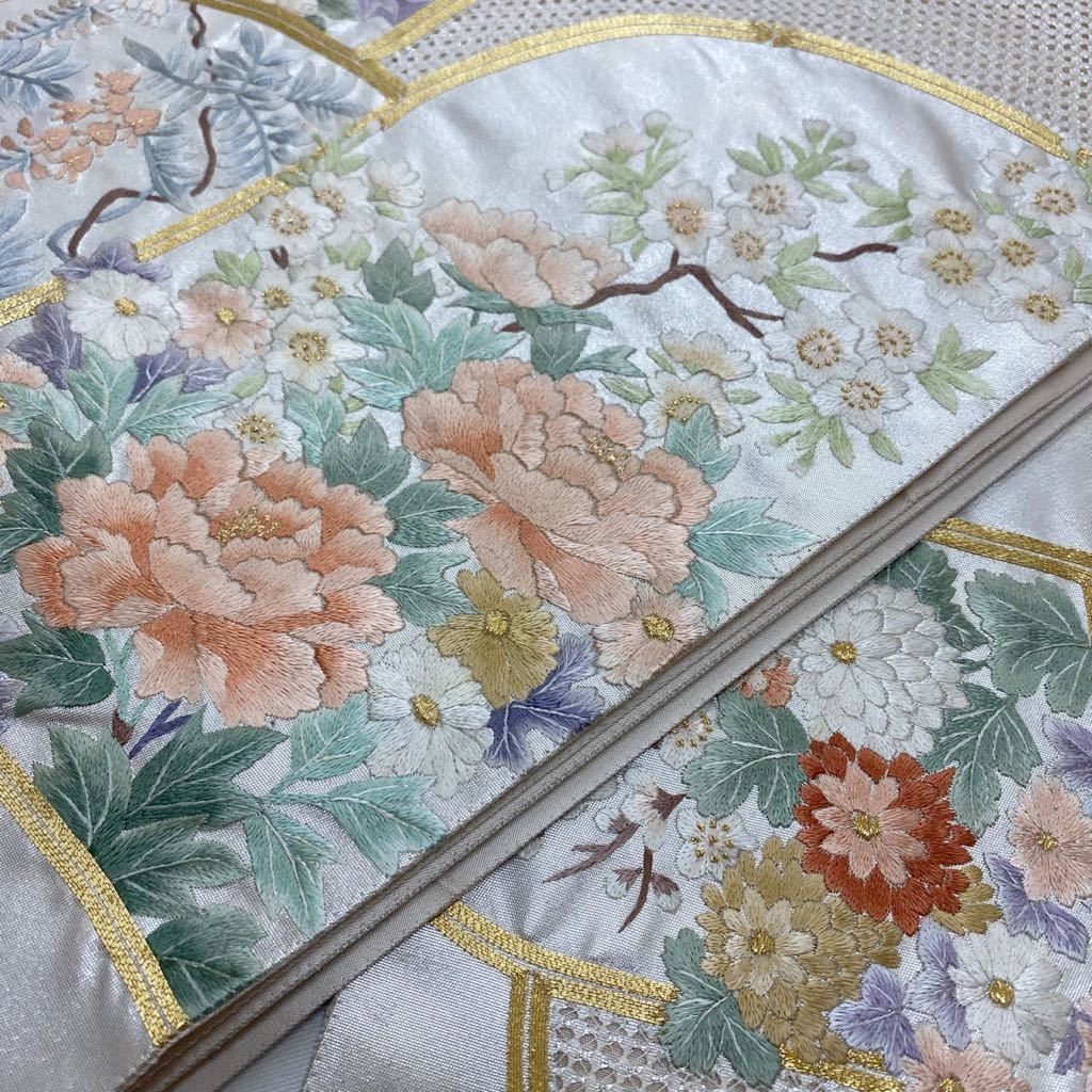 着物月花 総刺繍 蘇州刺繍 汕頭刺繍 金駒刺繍 引箔 品のある