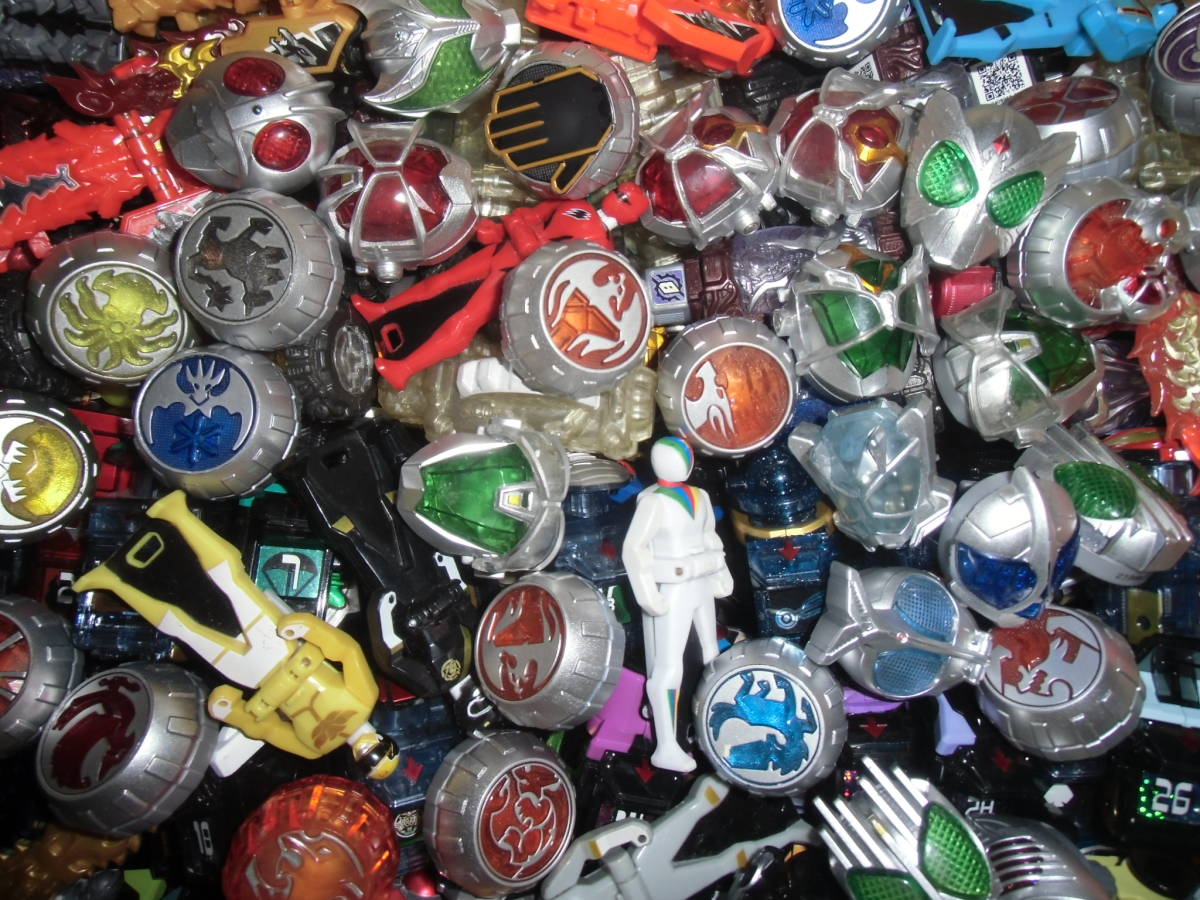 A-310 仮面ライダー ヒーロー 戦隊シリーズ 変身ベルト 武器 なりきり アイテム パーツ 色々 大量 まとめ ジャンク品 約10㎏分 1円スタート