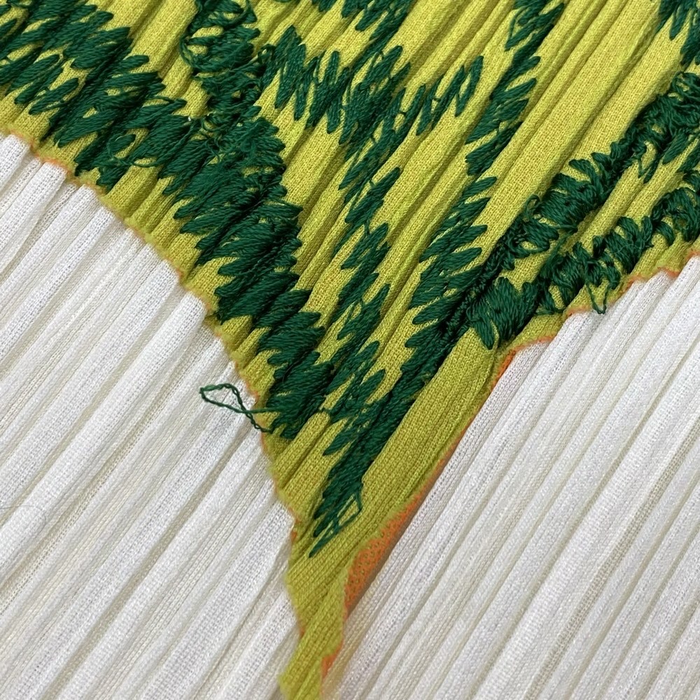 【限定SALE，人気セール】 ◆PLEATS PLEASE プリーツプリーズ ノースリーブカットソー 3◆ ベージュ レディース テントウ虫柄 トップス イッセイミヤケ KA1011
