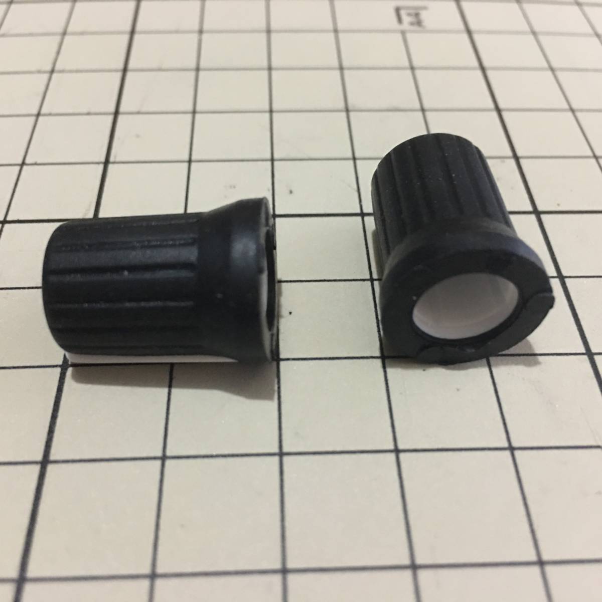 6mm軸 Dシャフトノブ ツマミ 14.5mmx19.7mm 色は黒 0度 90度 180度 270度 の悩み無用 2個セット(DTM、DAW ...