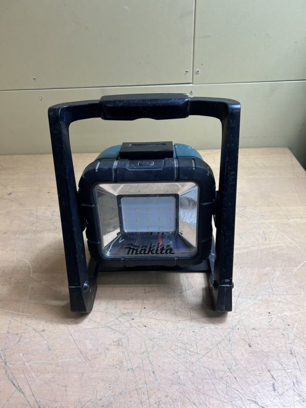 中古 現状 makita LEDスタンドライト 品番 ML805 簡単な点灯確認のみ バッテリーなし 照明 工具 投光器 マキタNo.1 ☆ U100