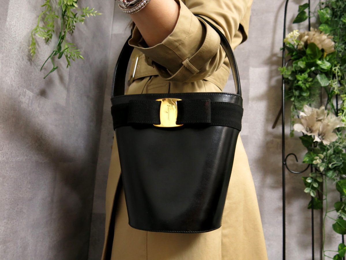 ○超美品○Salvatore Ferragamo フェラガモ○ヴァラ○リボン○カーフ