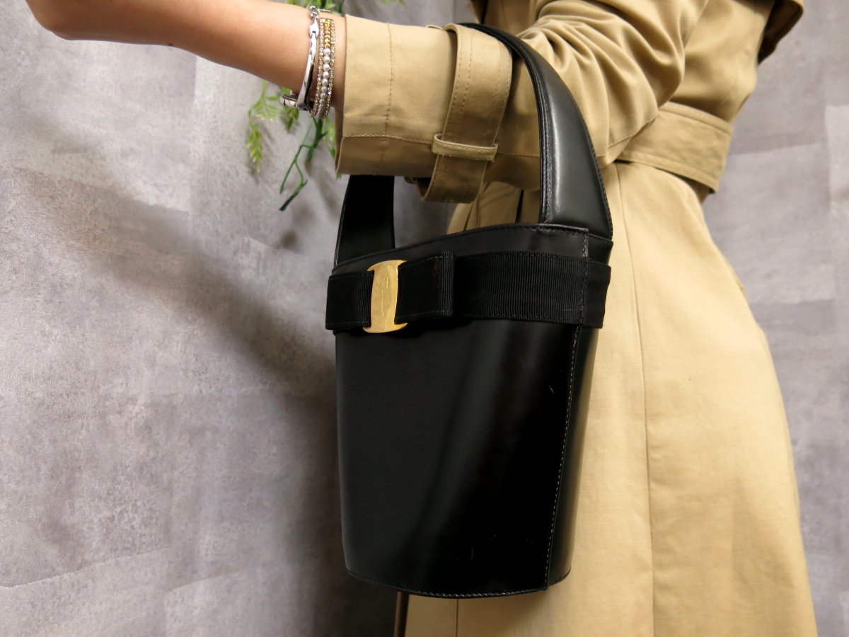 ○超美品○Salvatore Ferragamo フェラガモ○ヴァラ○リボン○カーフ