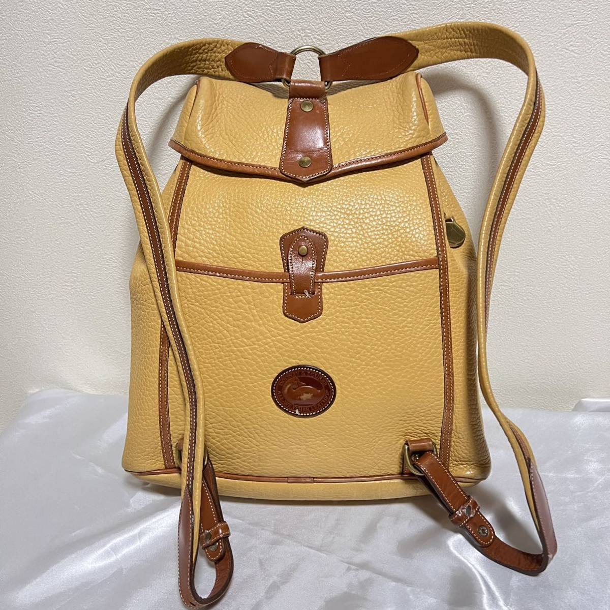 DOONEY&BOURKE リュック 巾着型 イエロー チャーム付き ドゥーニー 