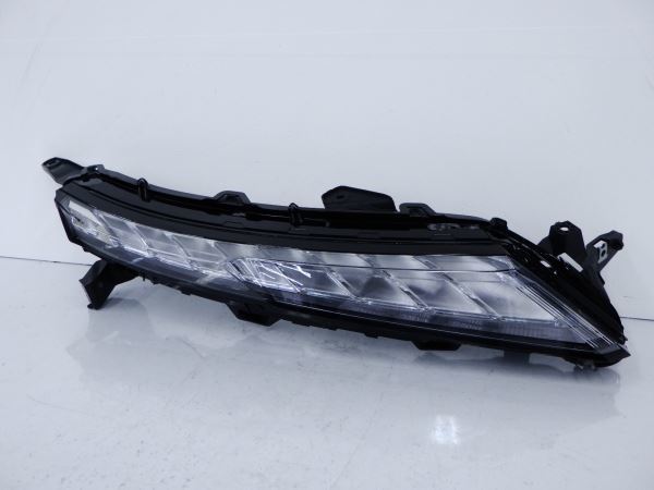 4075355 エクリプスクロス/エクリプスクロスPHEV GK1W/GL3W 後期 右フロントターンシグナルランプ EDM 922-06010 エクリプス 三菱 クロス 三菱『エクリプス PHEVの価格・新型情報・グレード諸元 クロス」、モータースポーツイベントで初披露