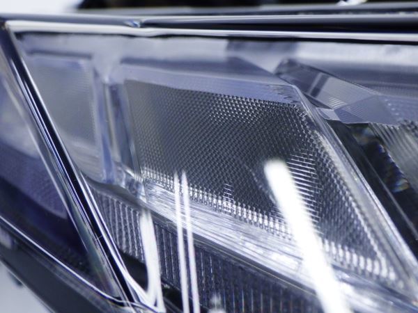 4075355 エクリプスクロス/エクリプスクロスPHEV GK1W/GL3W 後期 右フロントターンシグナルランプ EDM 922-06010 エクリプス 三菱 クロス 三菱『エクリプス PHEVの価格・新型情報・グレード諸元 クロス」、モータースポーツイベントで初披露
