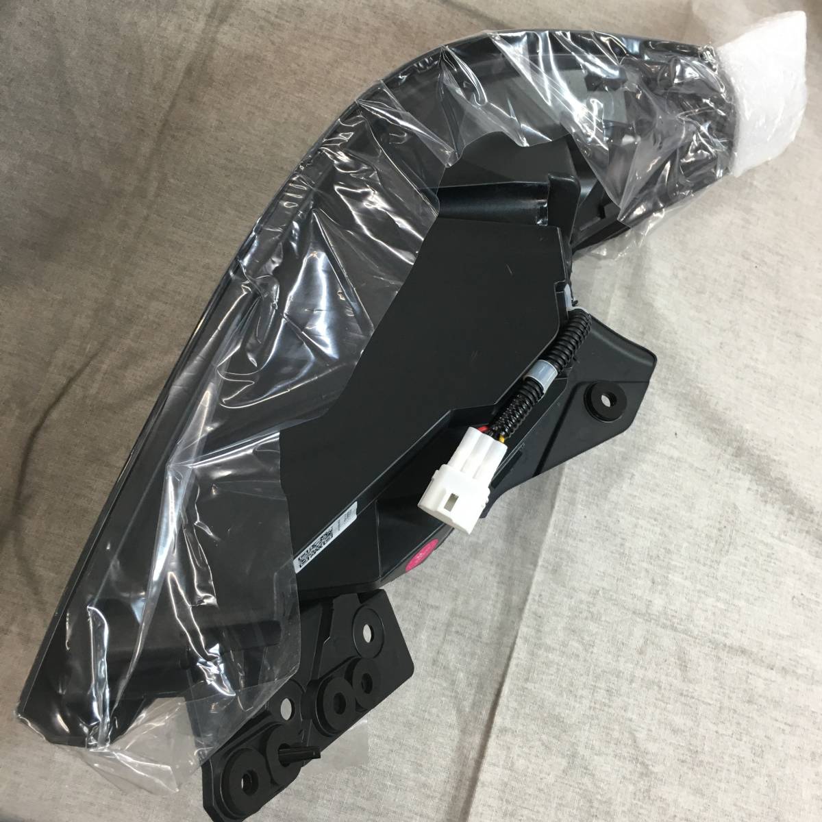 未使用品 訳あり AVEST フルLED テールランプ スモーク 適合車種 GR86 
