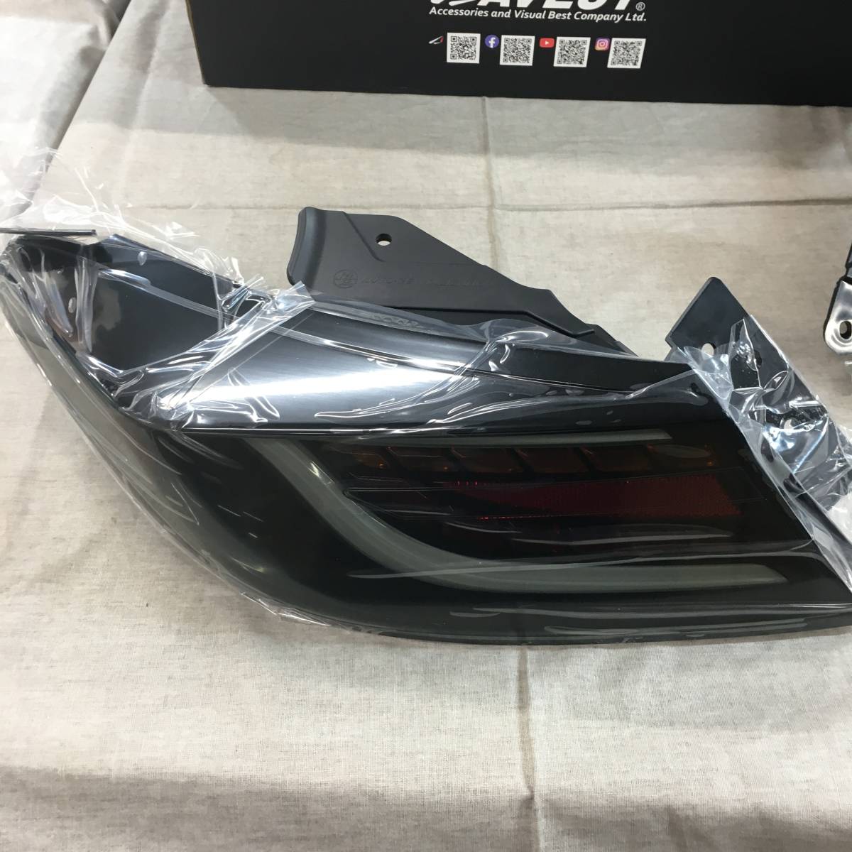未使用品 訳あり AVEST フルLED テールランプ スモーク 適合車種 GR86 
