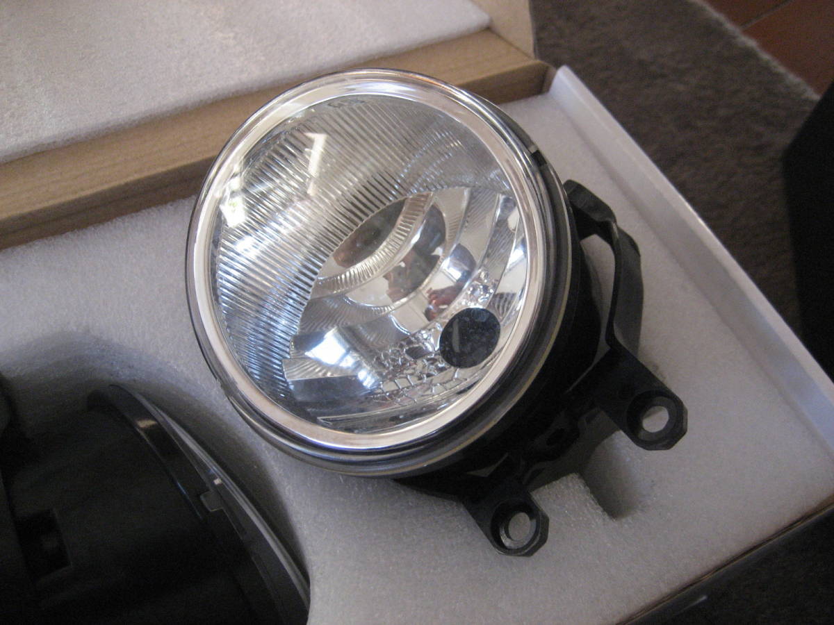 美品 LEDフォグランプ ホワイト 10800lm VELENO ULTIMATE H8/H11/H16
