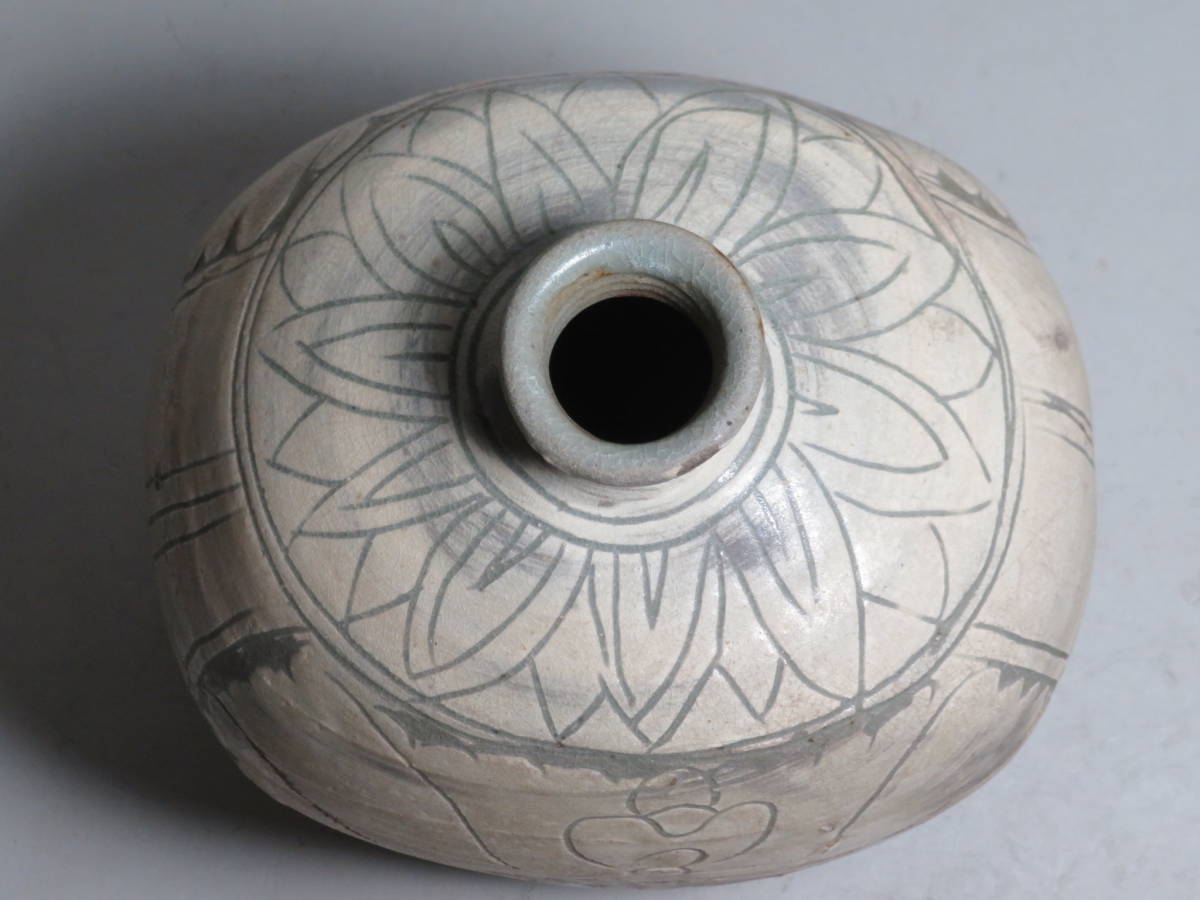 李朝/高麗 特集出品】粉青沙器白地線刻 牡丹文扁壺 朝鮮古陶磁器/李朝