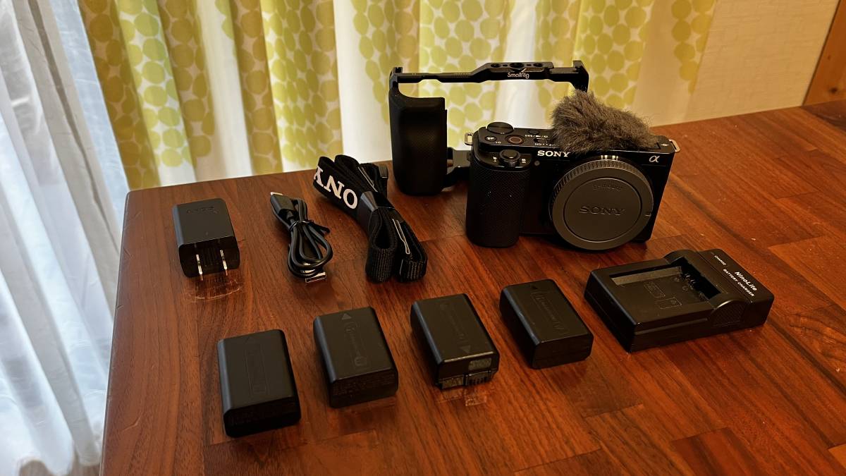 SONY VLOGCAM ZV-E10ボディ SmallRig Sony ZV-E10用グリップ付きケージ 