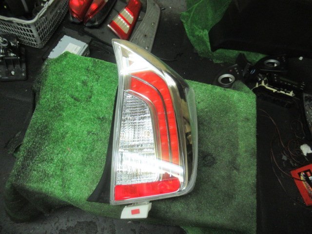 A02580-C)プリウス（ZVW30）後期型☆純正☆右テールランプ☆STANLEY 47
