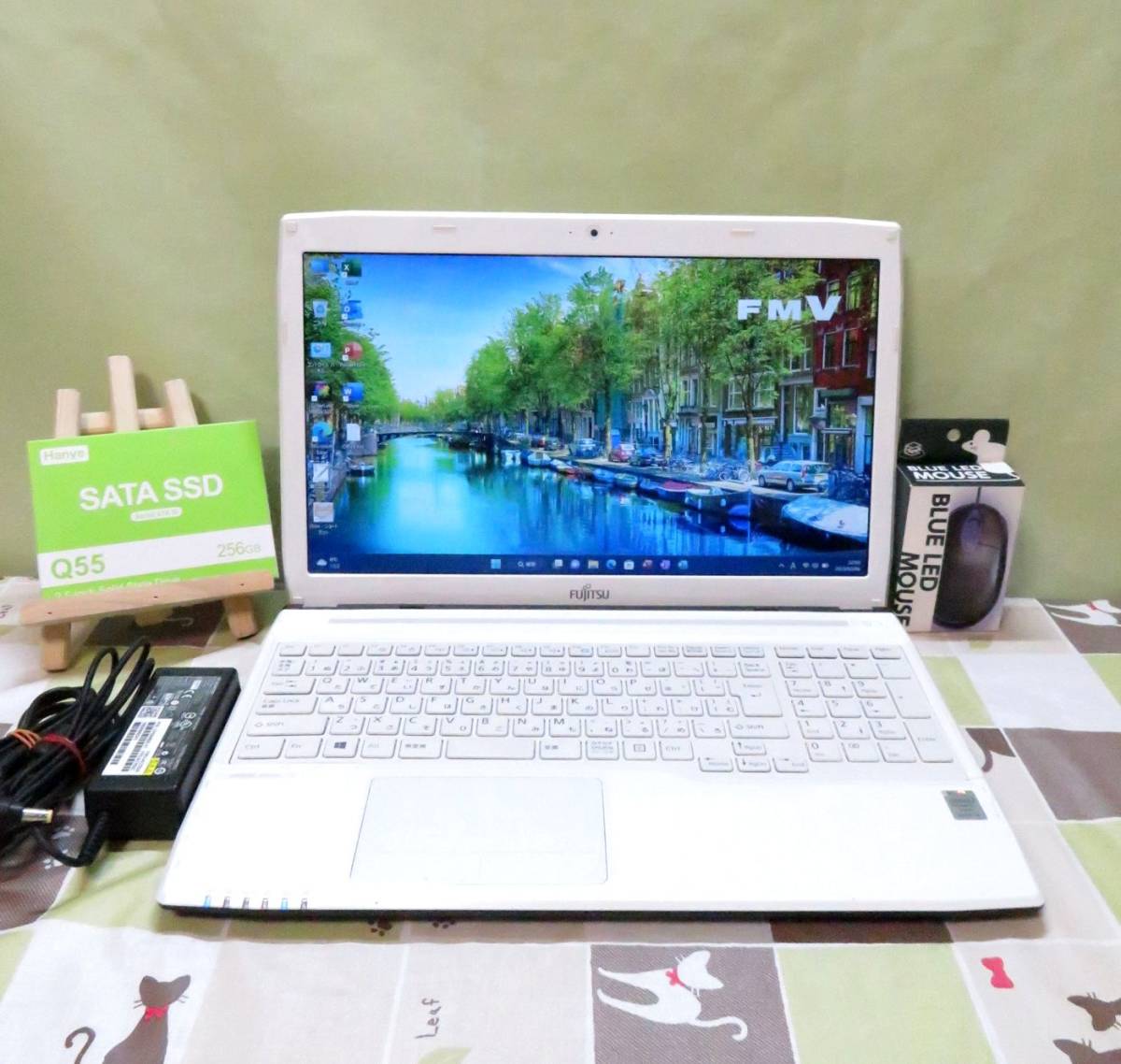 超速！新品SSD搭載/Windows11/オフィス2019/ブルーレイ/Corei3-4025U