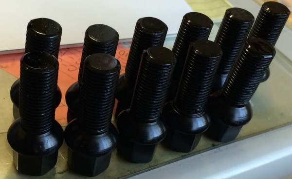 BMW MINI M14 P1.25 車体用ブラックホイールボルト テーパー60° M14 P1.25 首下60mm 　10本 ☆ ①