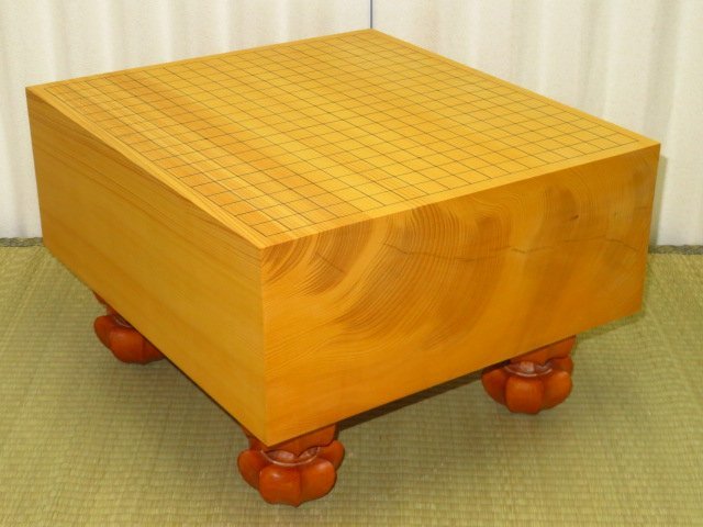 △日本産本榧天地柾目五寸八分碁盤△再生品 盤覆 （囲碁） 日向産本榧