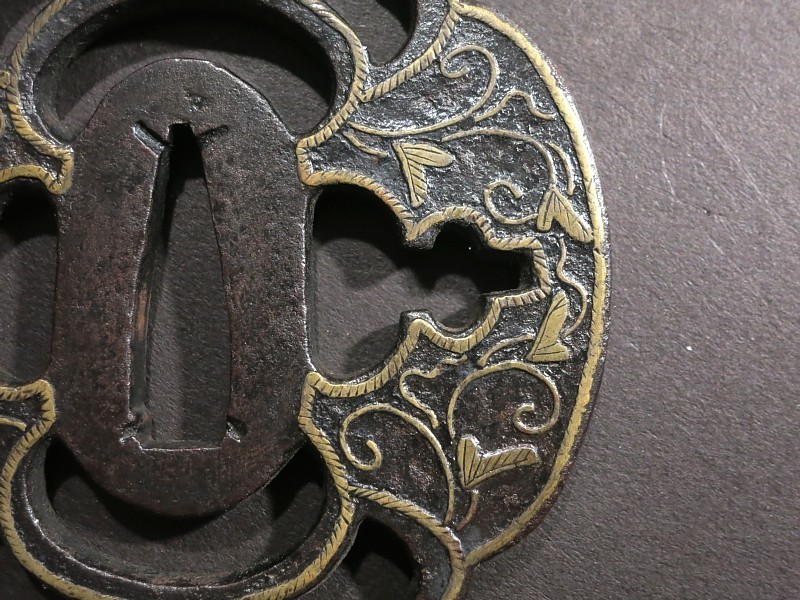 日本刀装具　鍔　透かし鍔 襷透紋散象嵌鍔 応仁 瓢箪 透し鍔 伝 室町期 刀装具