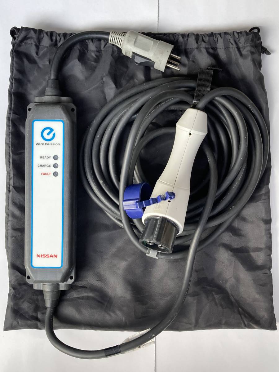美品 日産リーフ充電ケーブル7.5m 3NK5E 美品 日産リーフ充電ケーブル