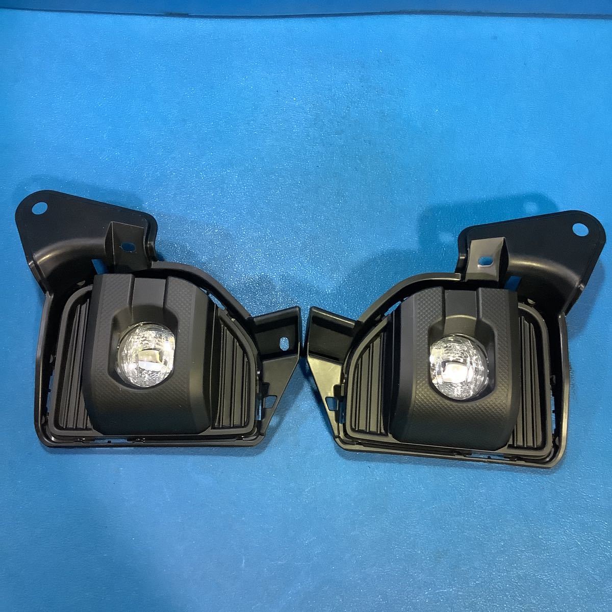  26 トヨタハイエース200系 新型7型 4〜6型 LEDフォグランプ純正ハーネス付スーパーGL/DX KOITO12-643(トヨタ用)｜売買されたオークション情報、yahooの商品情報をアーカイブ公開 - オークファン 純正品