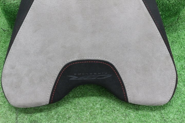 41399☆CBR1000RR-R.（SC82）ホンダアクセス スペシャルシート