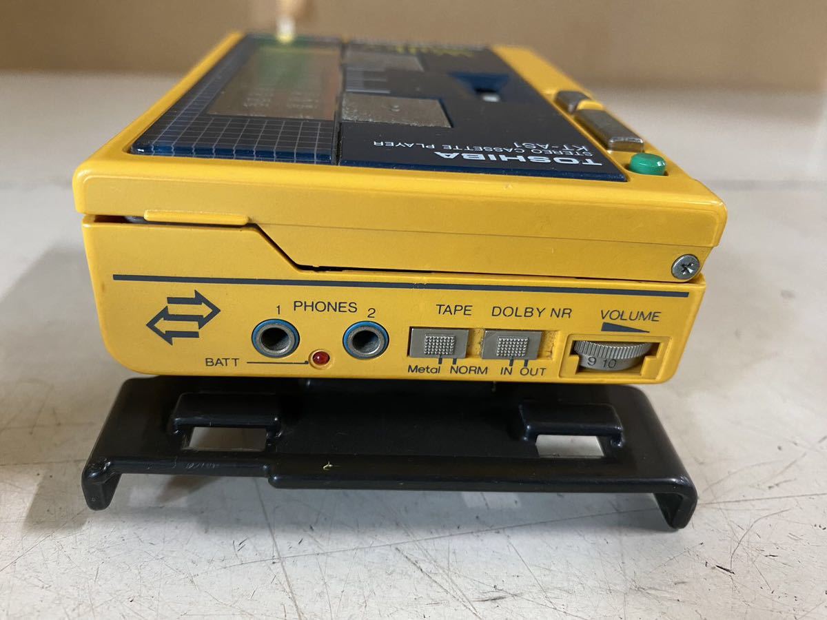 TOSHIBA KT-AS1 東芝 Walky FM/AM カセットプレーヤー 通電/ジャンク