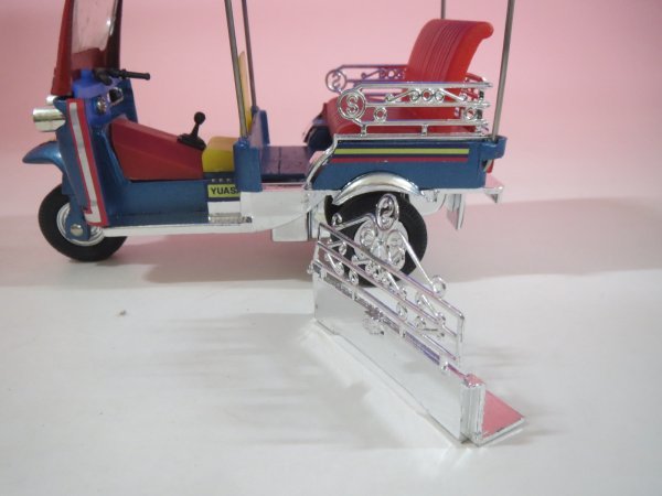 63189□ TukTuk(トゥクトゥク) ダイハツミゼット 三輪タクシー