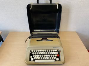 アンティーク❗オリベッティー  タイプライター。 タイプライター オリベッティのYahoo!オークション(旧ヤフオク!)の相場
