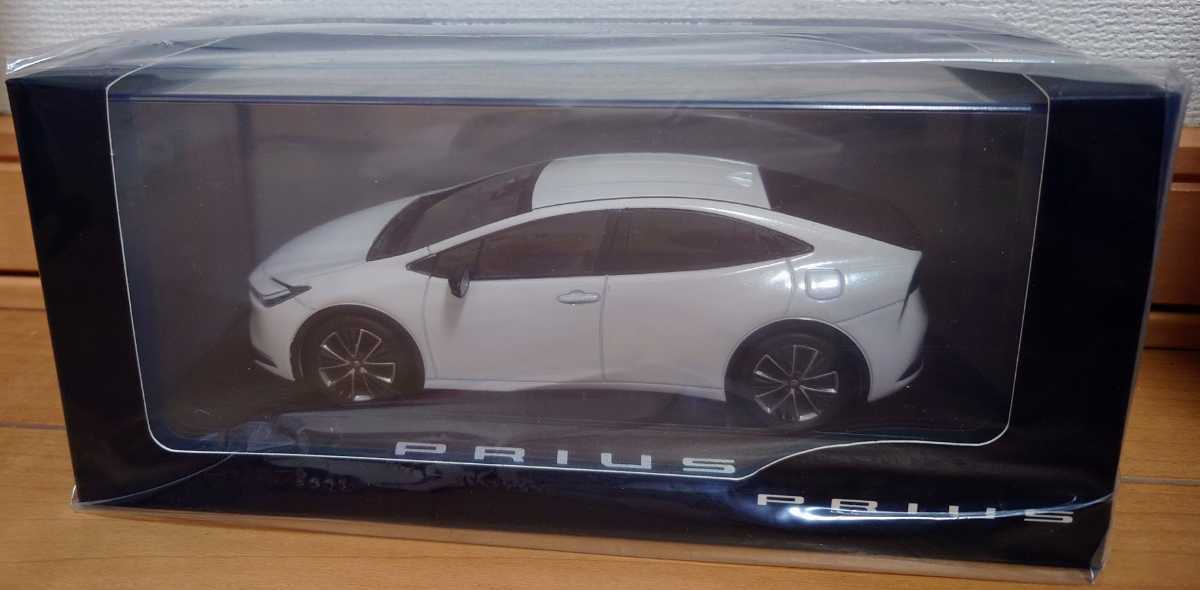 トヨタ 新型プリウス ミニカー 1/30 プラチナホワイトパールマイカ