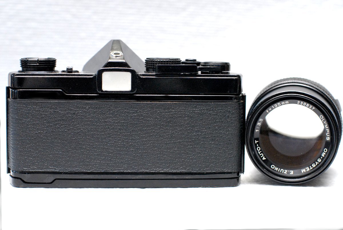 OLYMPUS オリンパス 人気の高級一眼レフカメラOM-1MD黒ボディ + 純正 