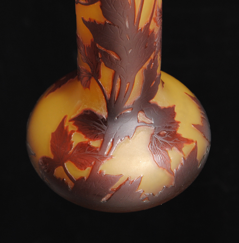 ガレ本物!!1900年頃,上級作・茄子の花文様作品!!多色多層被せガラス
