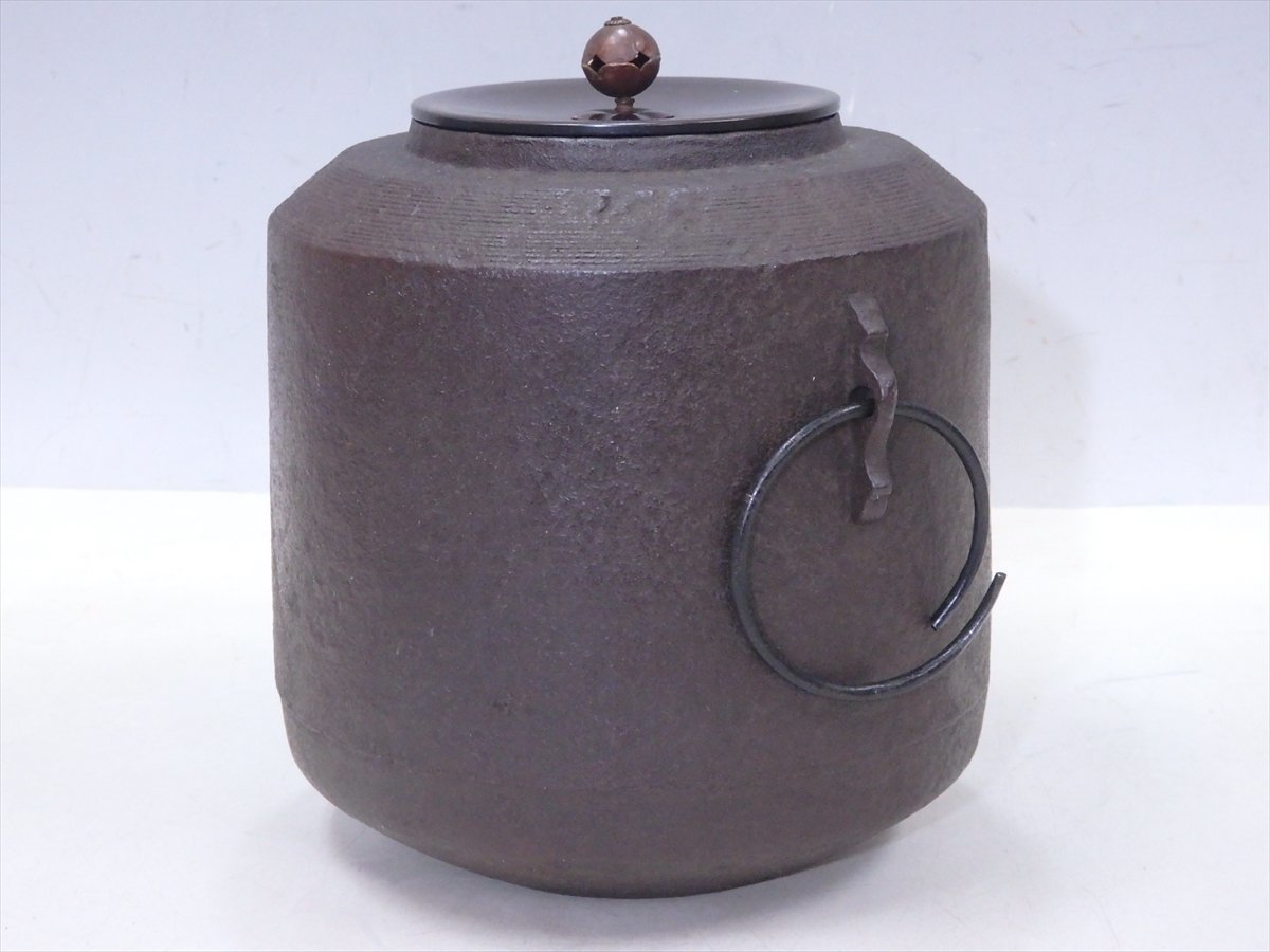 ☆茶の湯の釜【筒釜 釜鐶付】肩は面取り筋目 重さ約2.8キロ 水漏れなし 