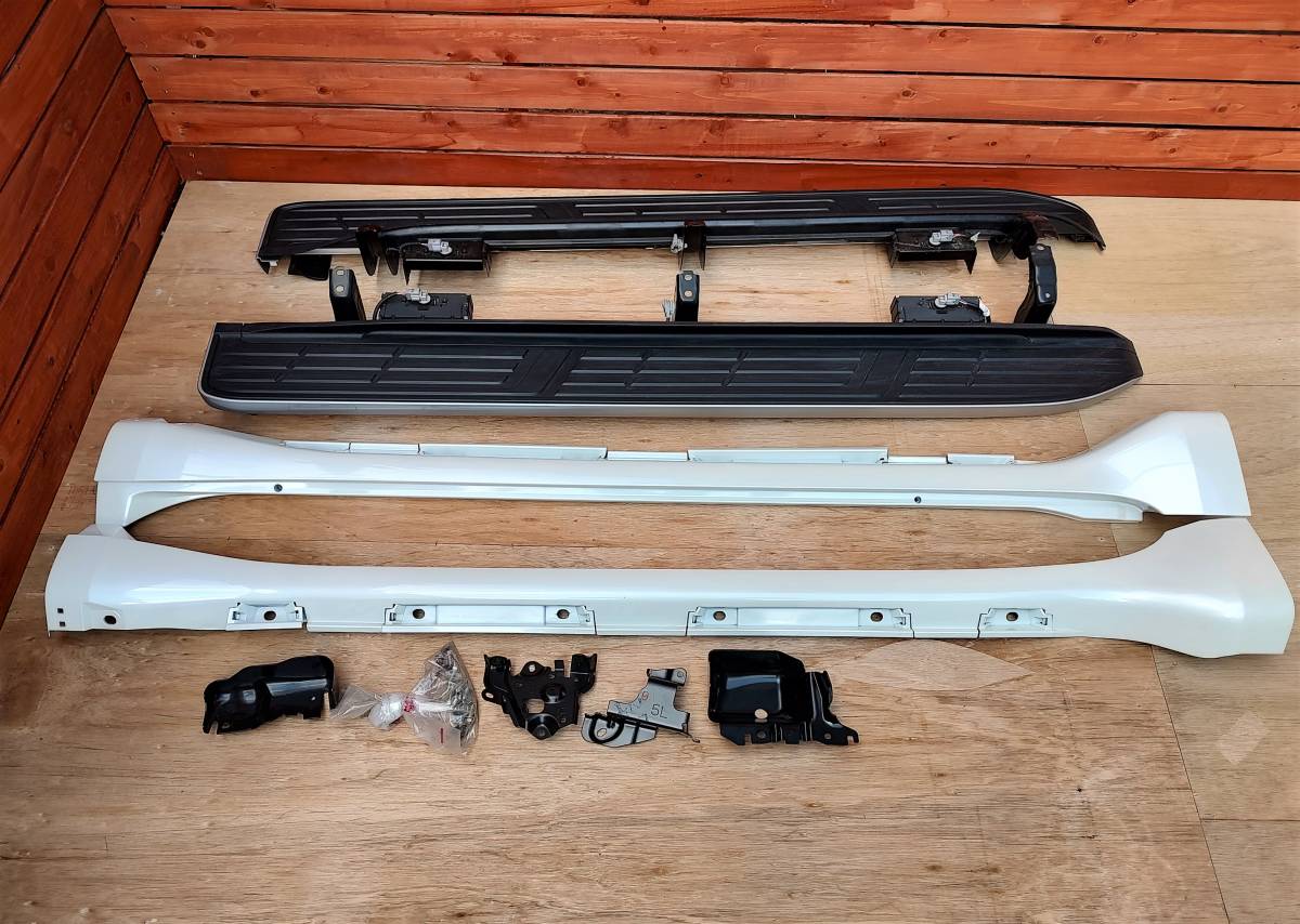 トヨタ純正 TRJ150W GDJ150W GDJ151W 150系 ランドクルーザー プラド TZ 後期 サイドステップ ウエルカムランプ付 左右 ランドクルーザー GDJ150W TRJ150W ランドクルーザープラド型式：3DA-GDJ150W（トヨタ）のクルマカタログ 型式:3DA-GDJ150W｜ランドクルーザープラド(トヨタ)の総合情報 中期