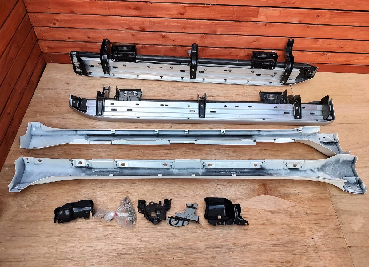トヨタ純正 TRJ150W GDJ150W GDJ151W 150系 ランドクルーザー プラド TZ 後期 サイドステップ ウエルカムランプ付 左右 ランドクルーザー GDJ150W TRJ150W ランドクルーザープラド型式：3DA-GDJ150W（トヨタ）のクルマカタログ 型式:3DA-GDJ150W｜ランドクルーザープラド(トヨタ)の総合情報 中期