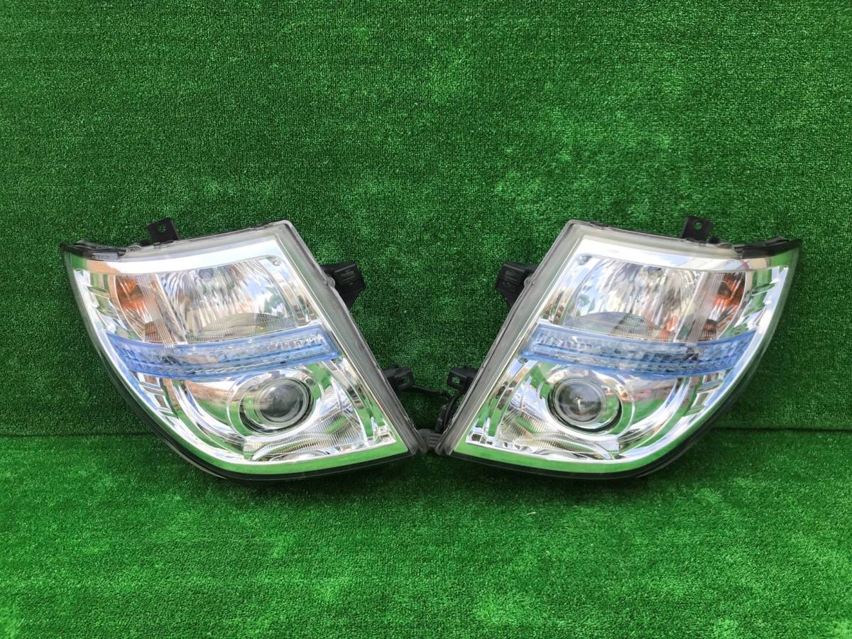 日産エルグランドE51 後期 HIDヘッドライ 左右セット 100-24852 E51 エルグランド NE51 AFS付 0 100-24852 E51 エルグランド 後期 HID
