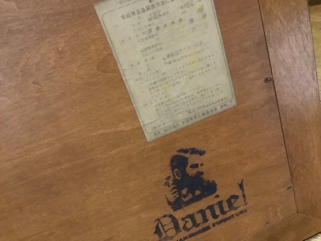 横浜ダニエルの 鏡 です。 横浜ダニエル 最高級 ドレッサー 家具