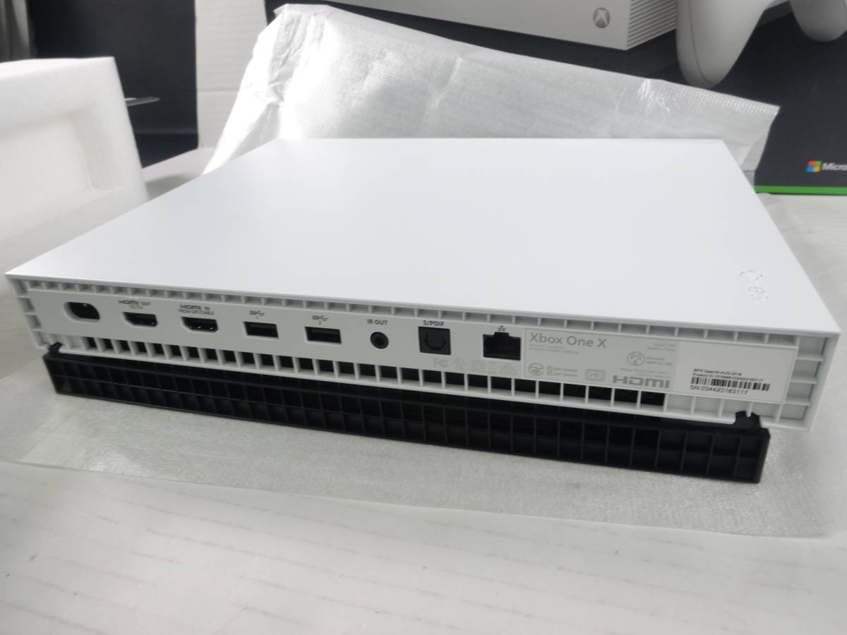中古】Xbox One X ホワイト スペシャル エディション (FMP-00063)（60 